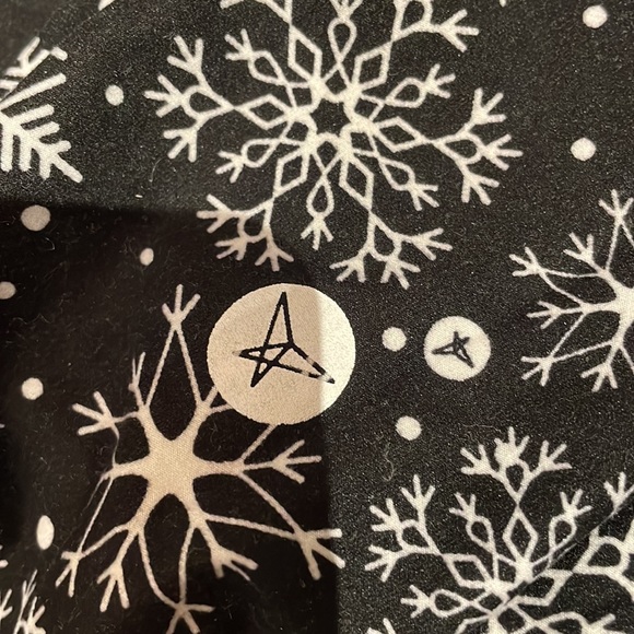 Sweet legs - Picture 3 of 3